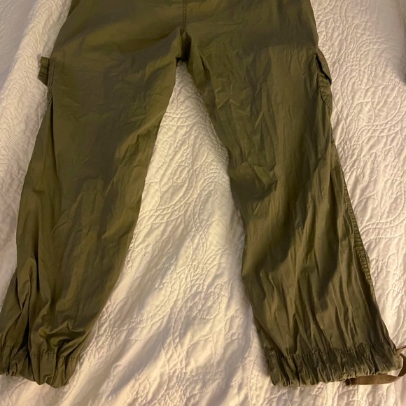DKNY Active Camo Green Cargo Capris Pants Size 6 - Picture 2 of 7